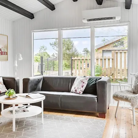 בית נופש Gorgeous In With Sauna